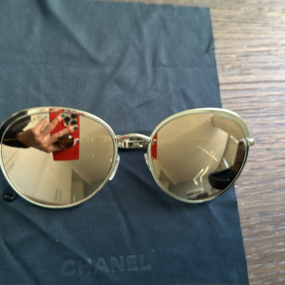 CHANEL 14 karat gold, sunglasses! Sold out worldwide! Very rare. Like new.